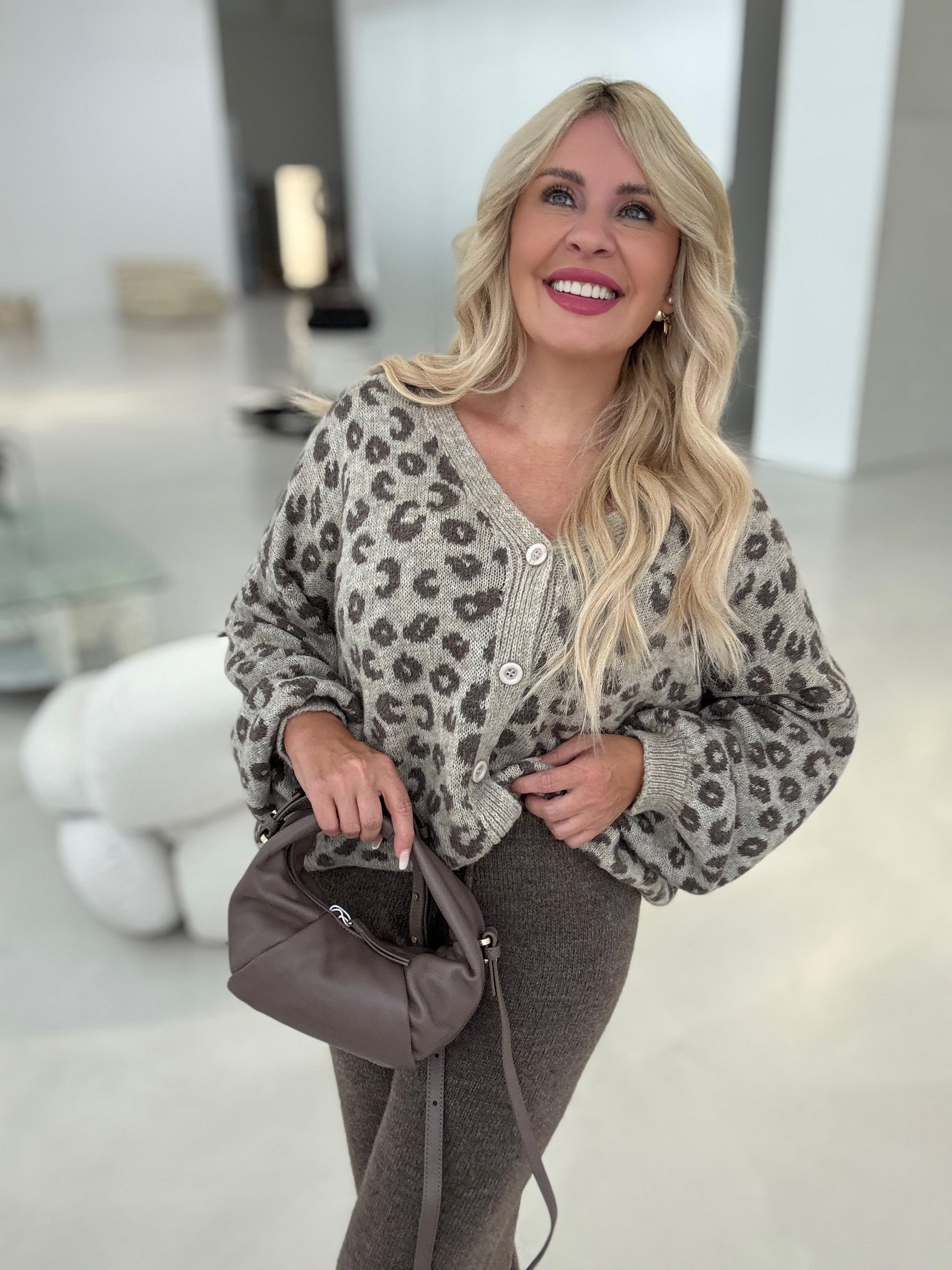 Strickjacke taupe LEO KISS coffee