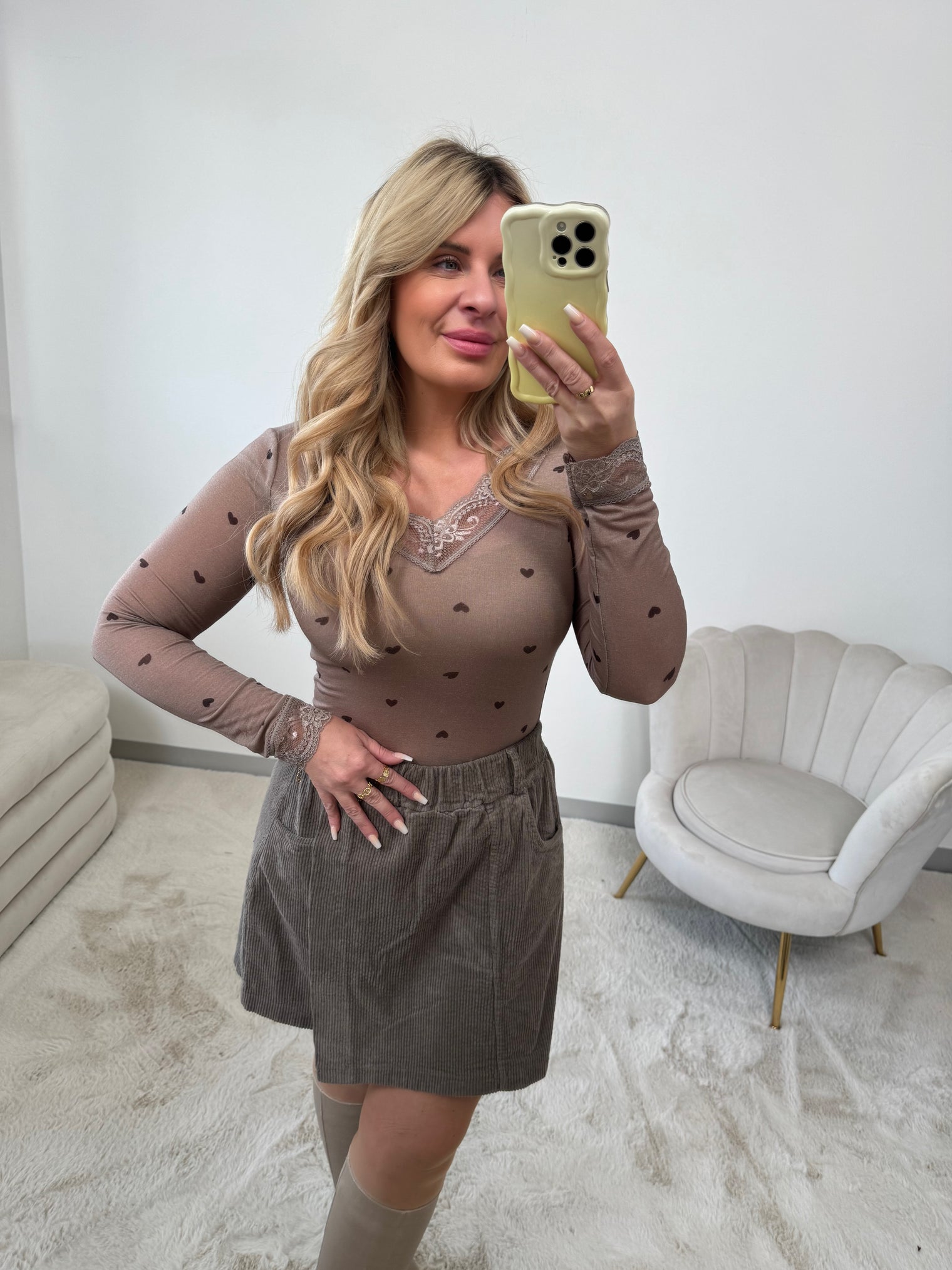 Stretchy Cashmere Langarmshirt taupe mit Spitze LITTLE HEARTS