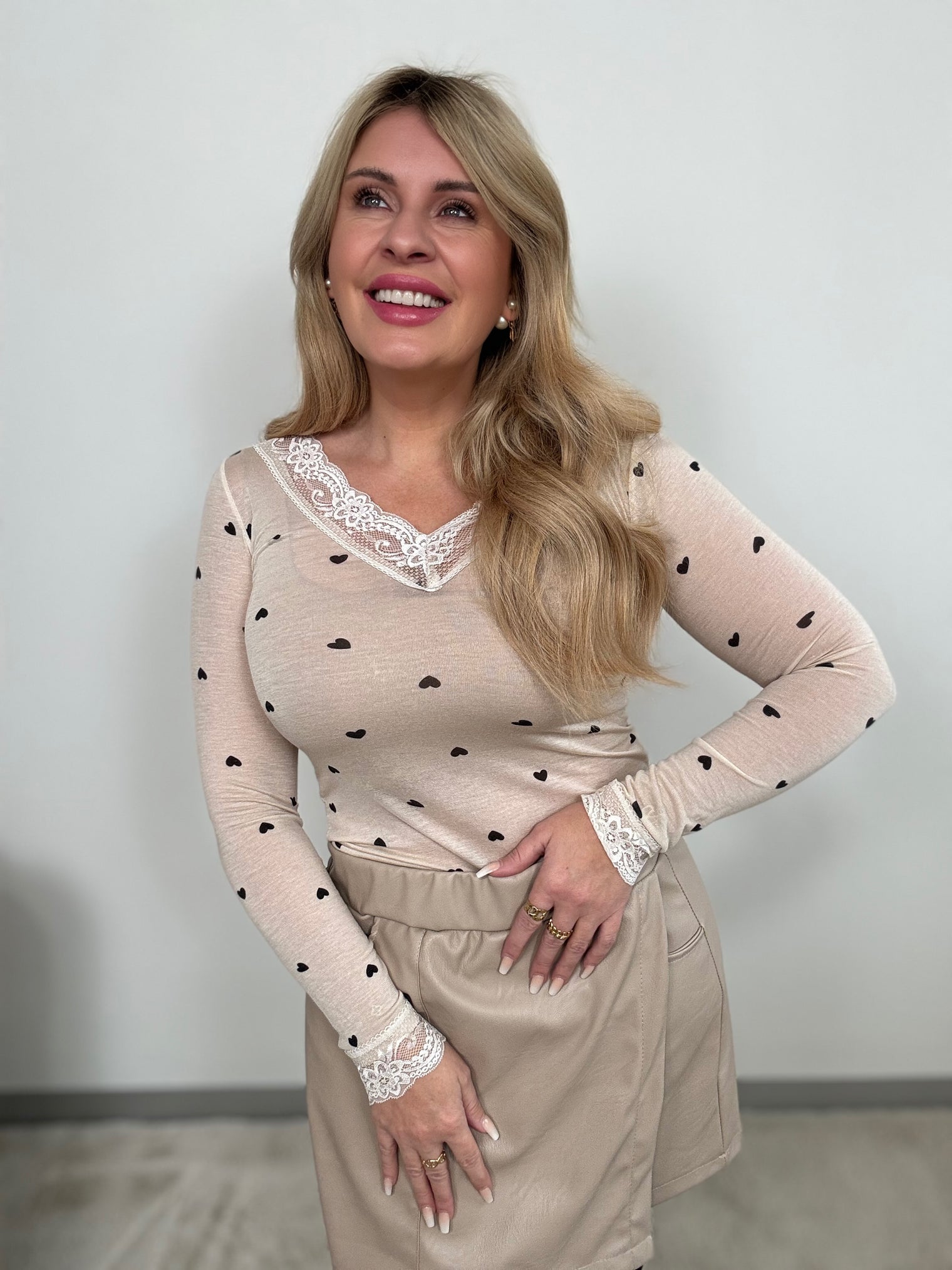 Stretchy Cashmere Langarmshirt creme mit Spitze LITTLE HEARTS