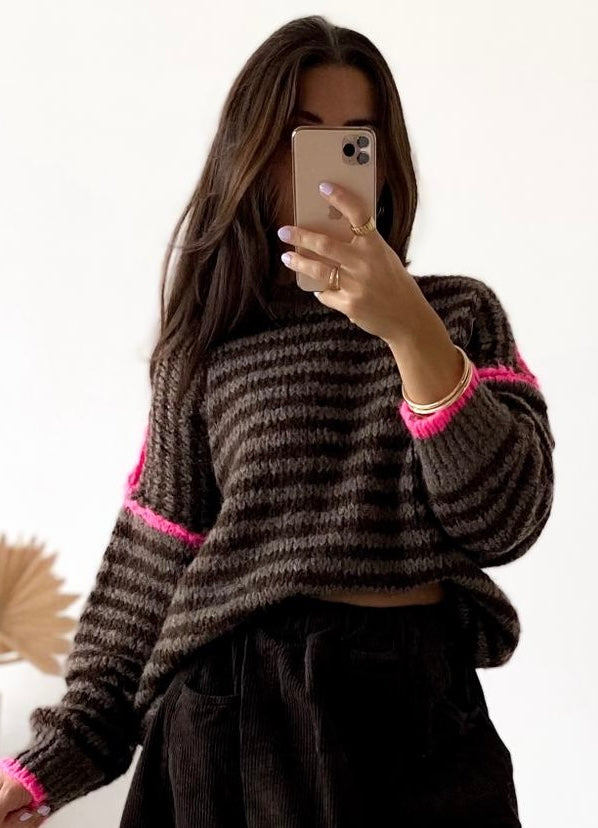 Kuschelweicher Strickpullover LITTLE STRIPES ChocolatexPink