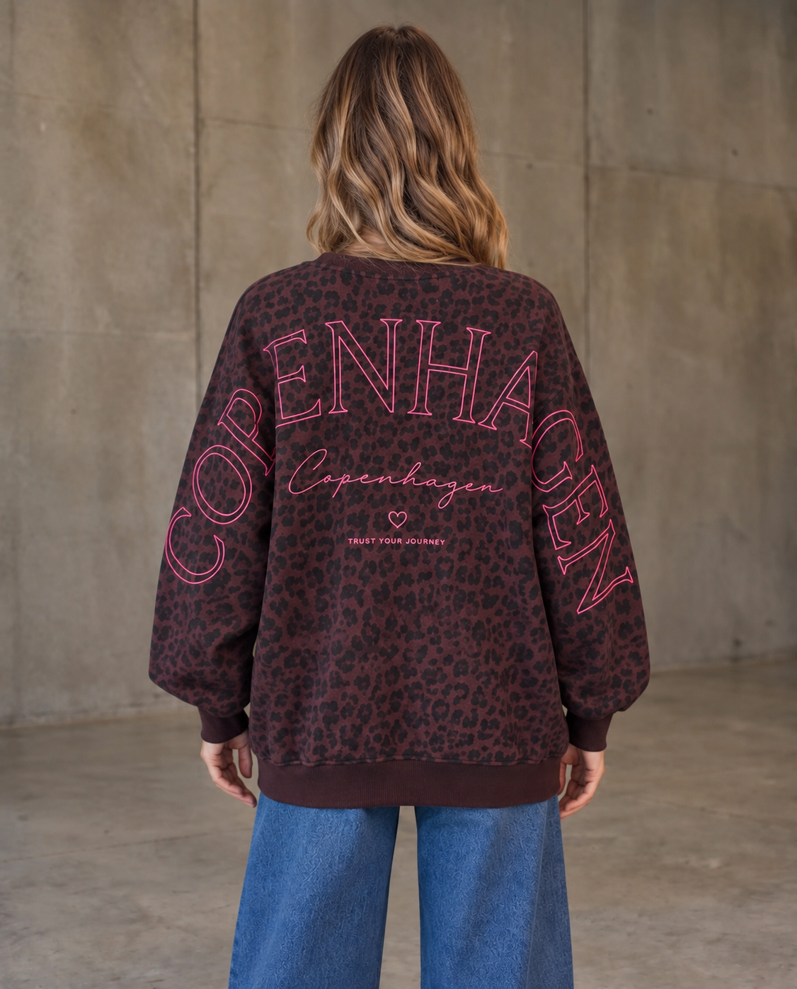 Sweater mit Rückenprint COPENHAGEN LEO Braun Pink