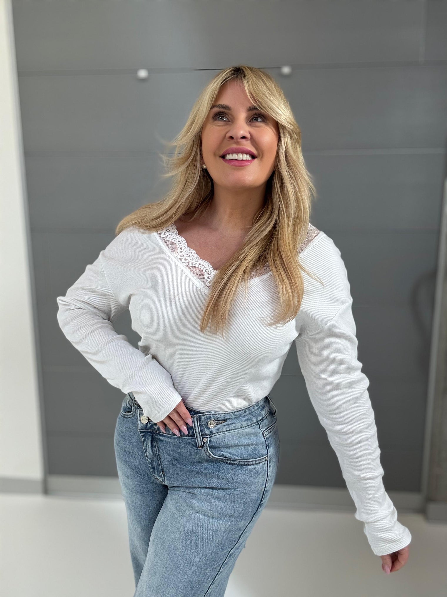 Langarmshirt weiß LUXURY BASIC mit Spitze