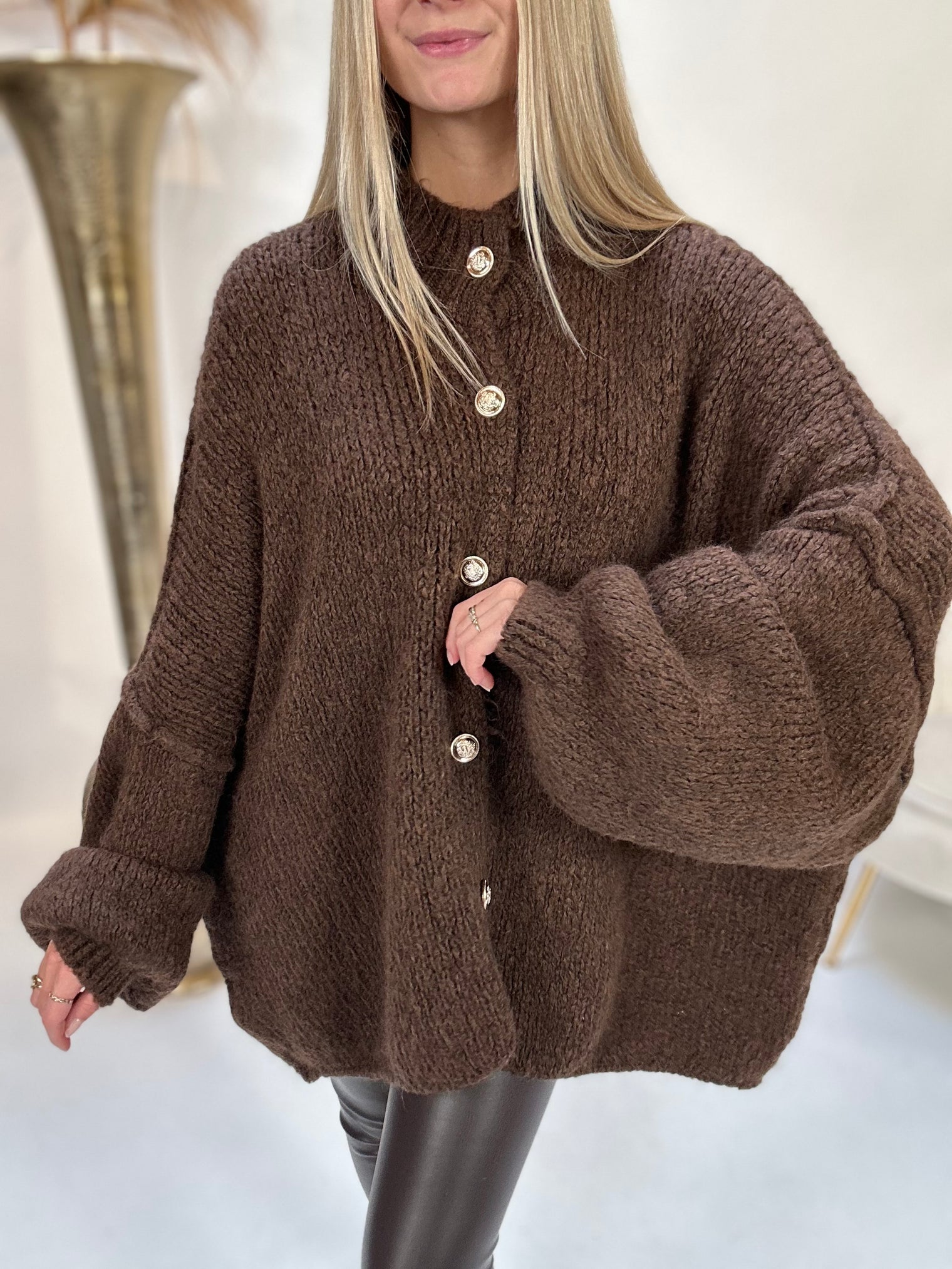 Strickjacke SUPER SOFT dunkelbraun mit Knopfleiste LONG