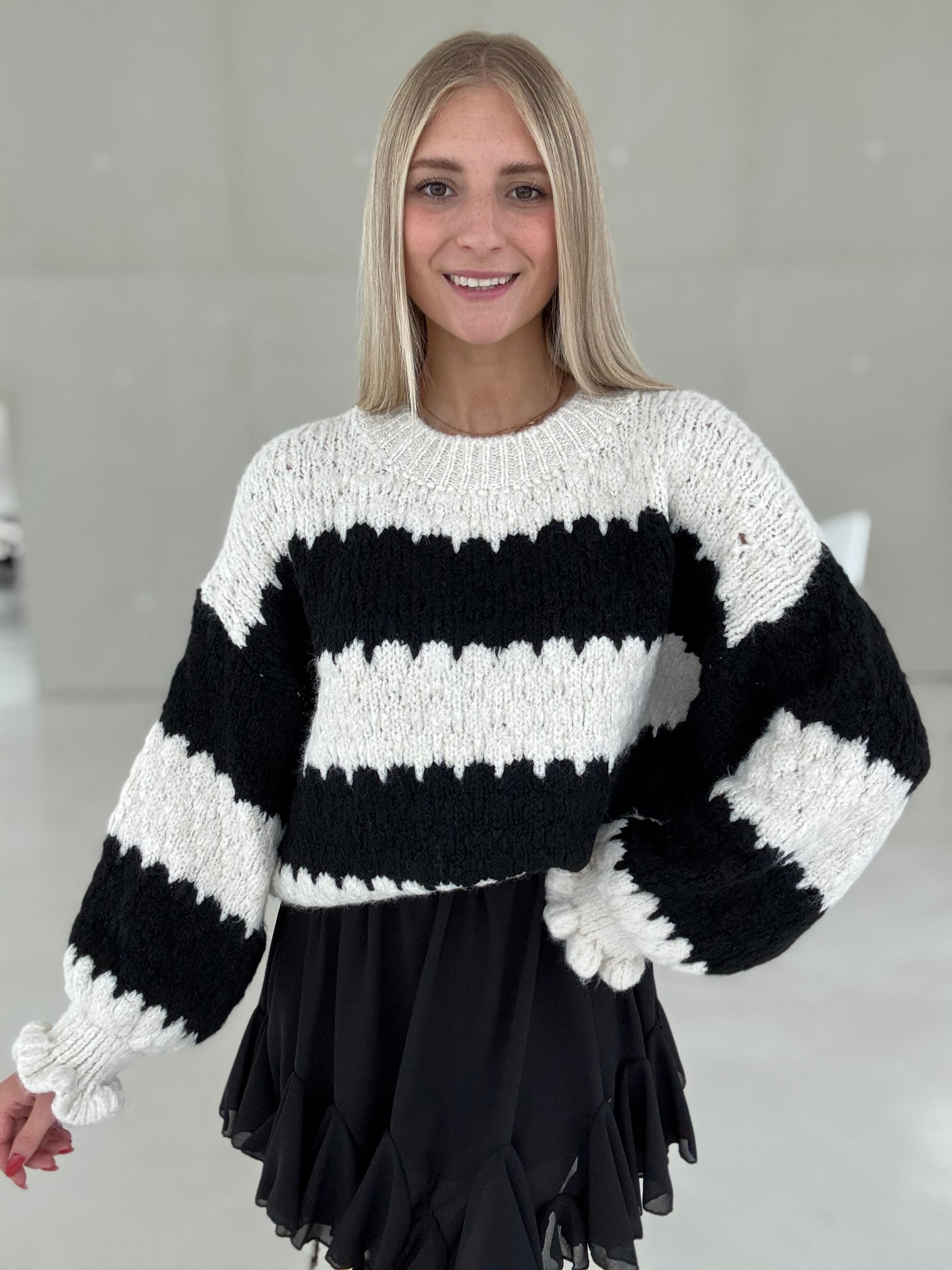 Kuschelweicher Strickpullover SOFT BLACK weiß