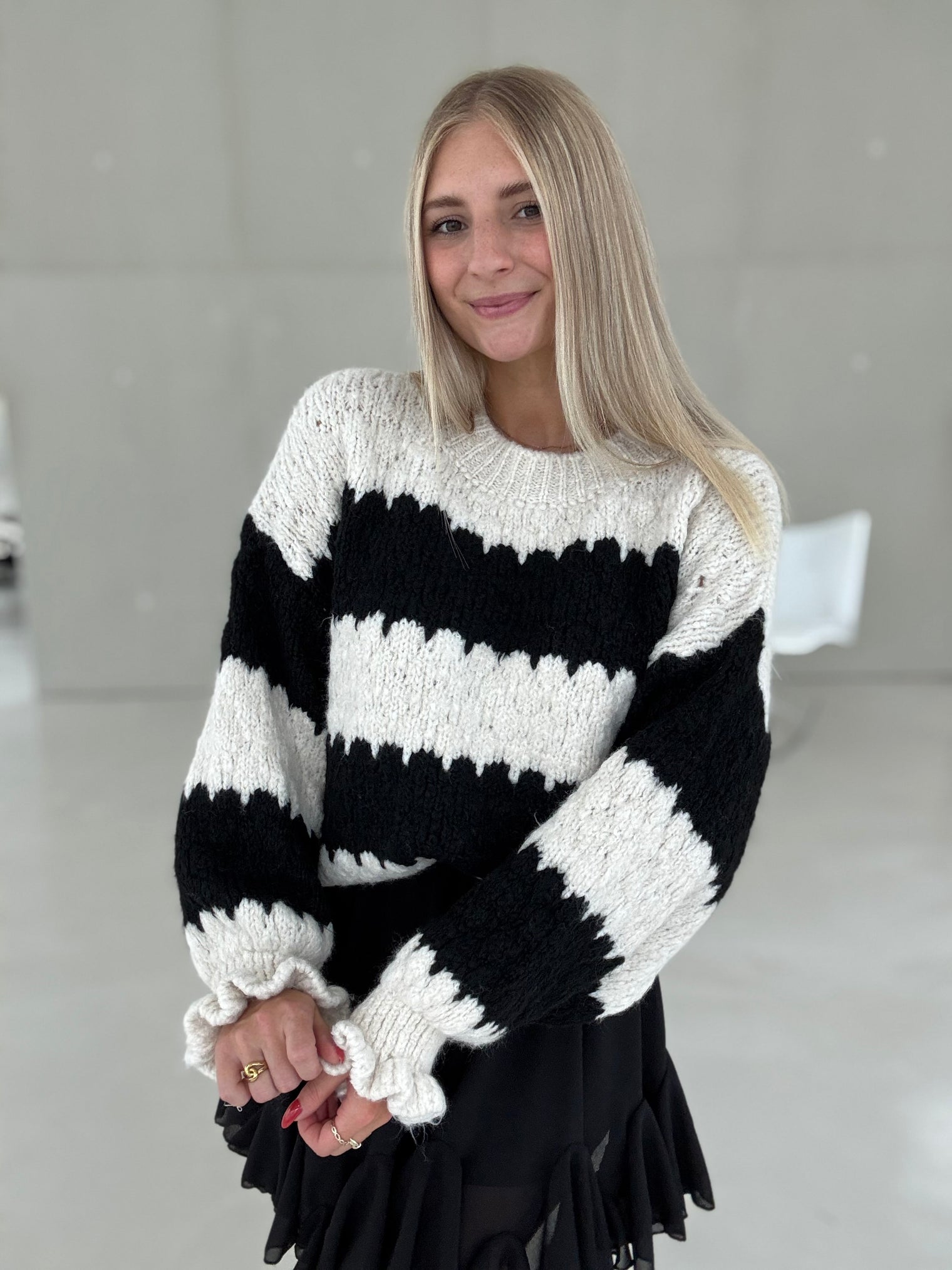 Kuschelweicher Strickpullover SOFT BLACK weiß