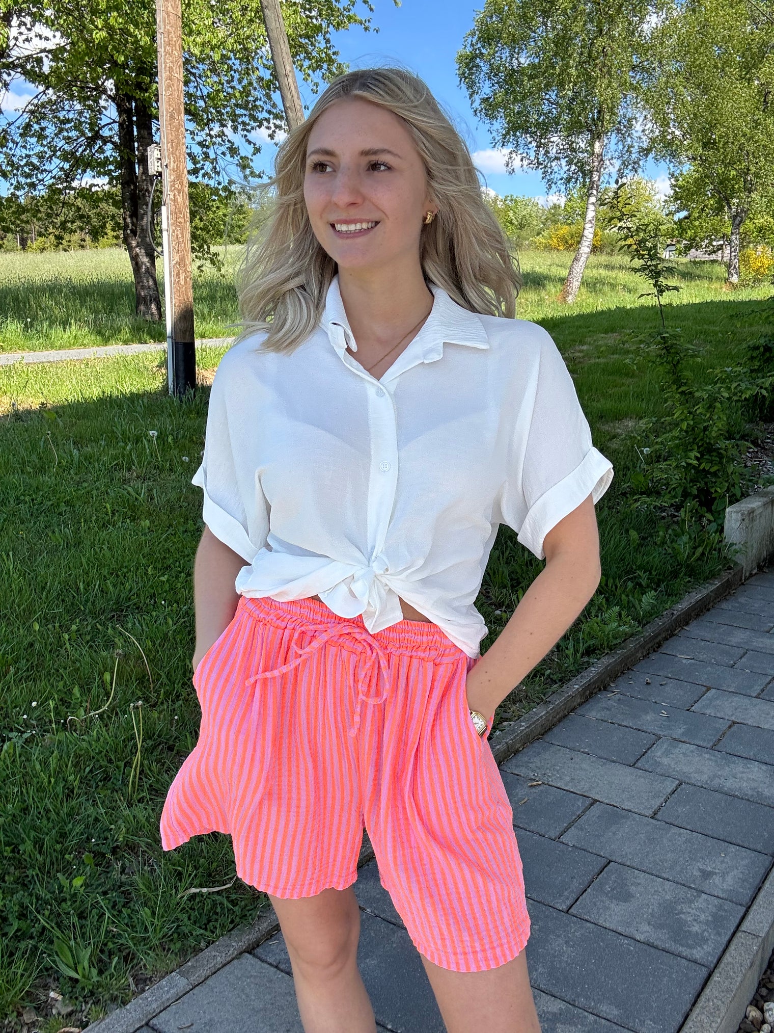 Stylische Musselin Short rosa ZARTE STREIFEN hot orange