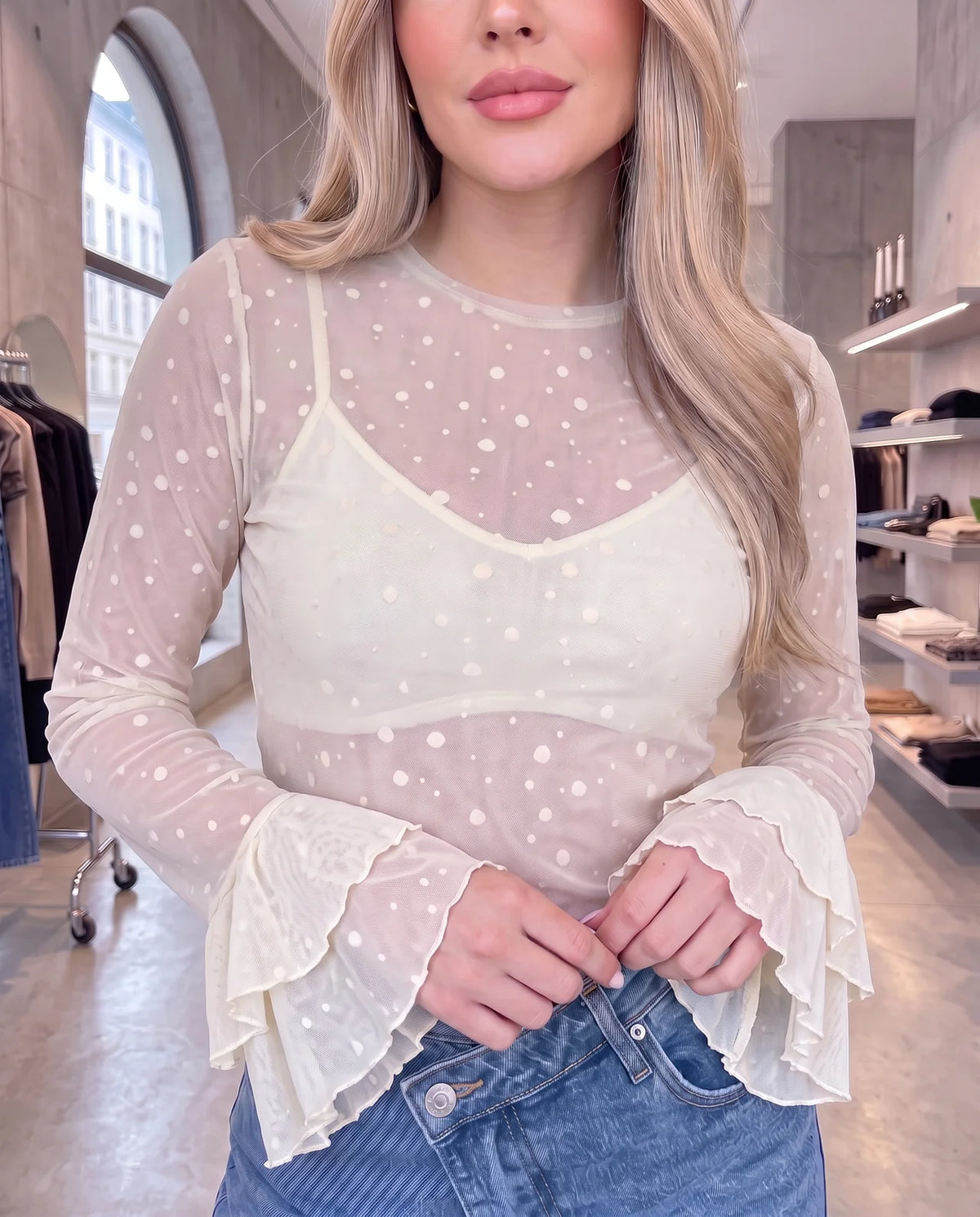 Mesh Oberteil langarm mit Volants & Punkten aus Samt creme