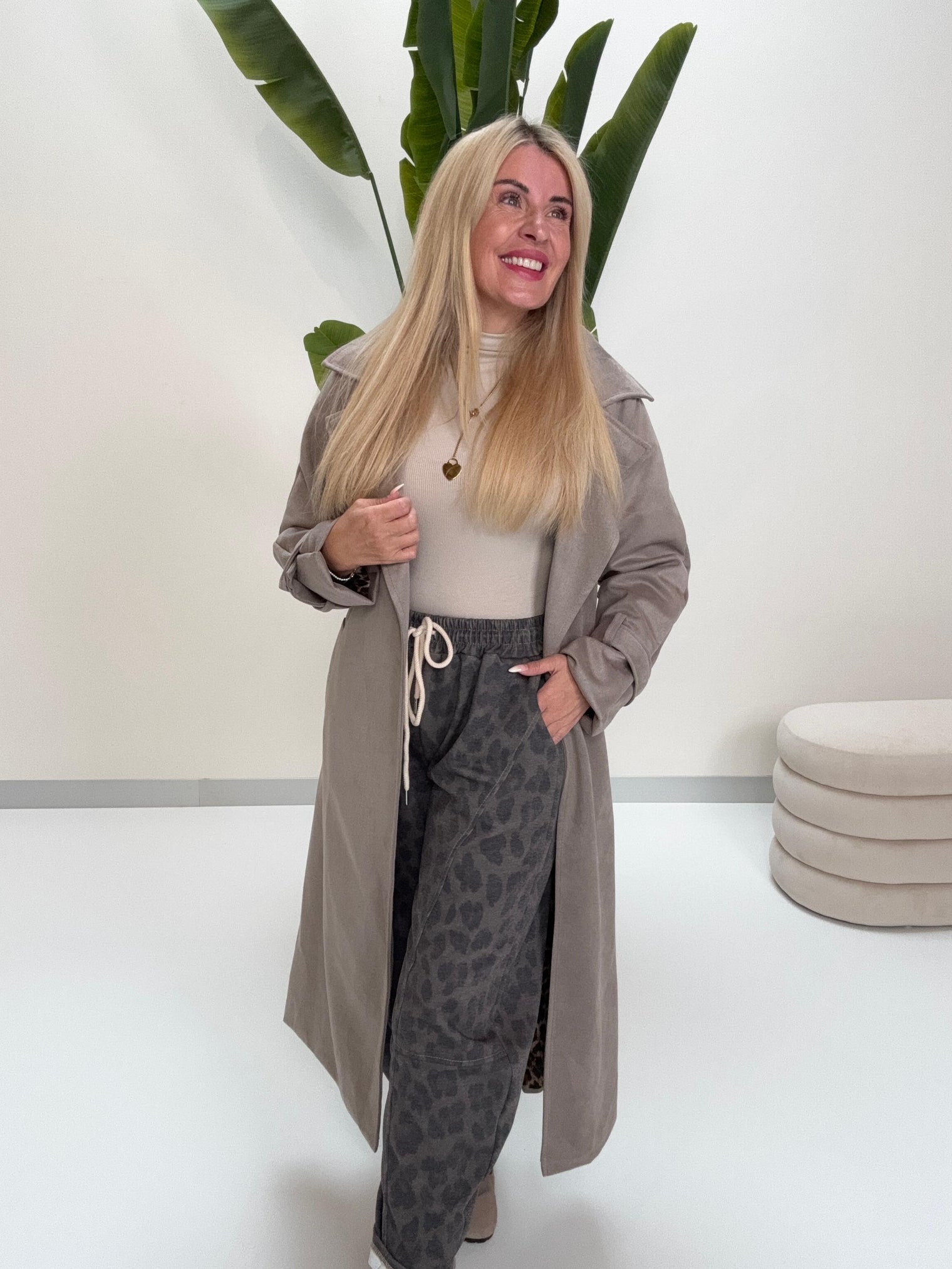Velours Trenchcoat COZY KISS mit LEO Innenfutter storm grey