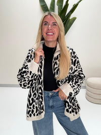 Zipper Strickjacke im angesagten Leo Muster schwarz/creme