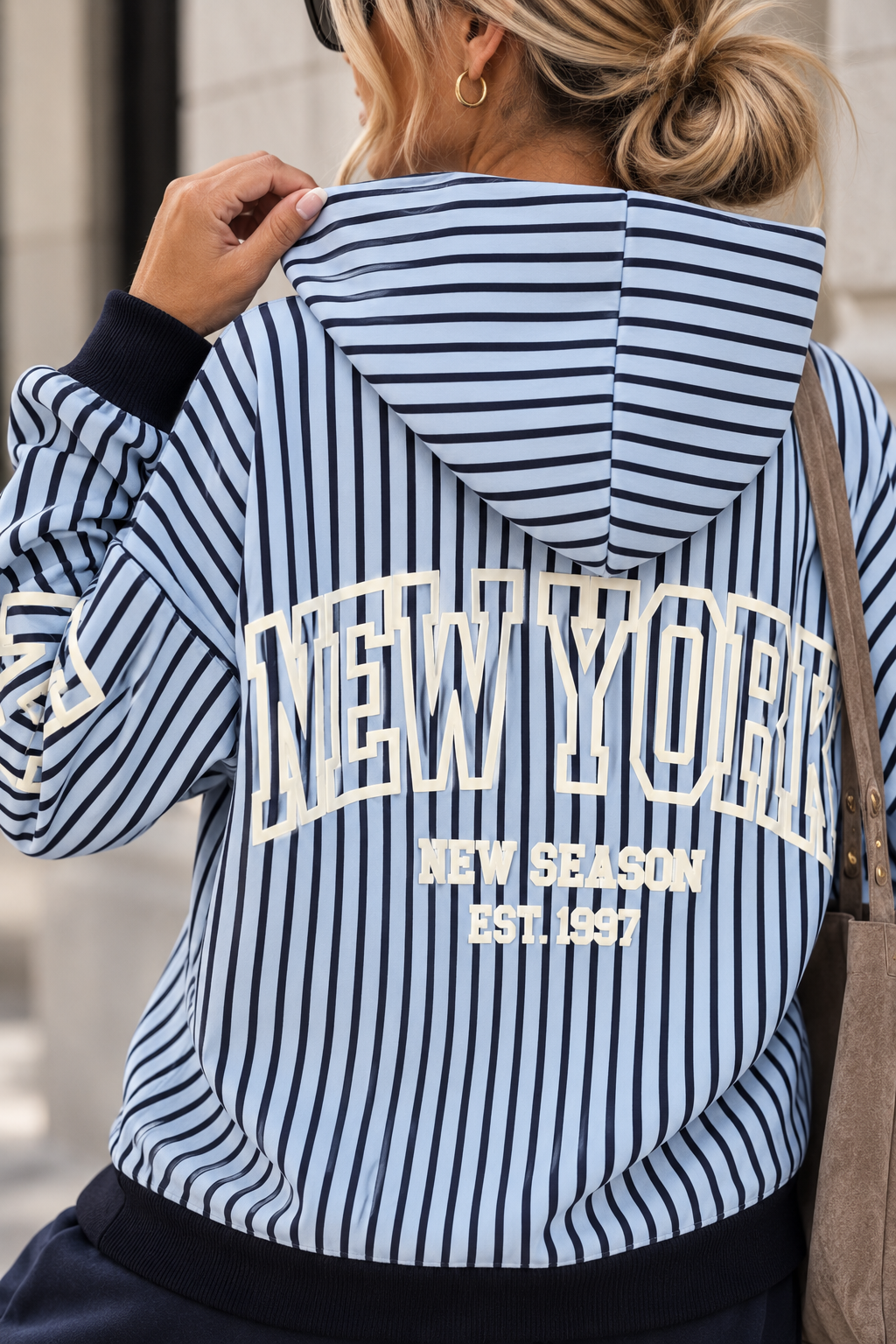 Hochwertiger Hoodie hellblau/navy gestreift NEW YORK