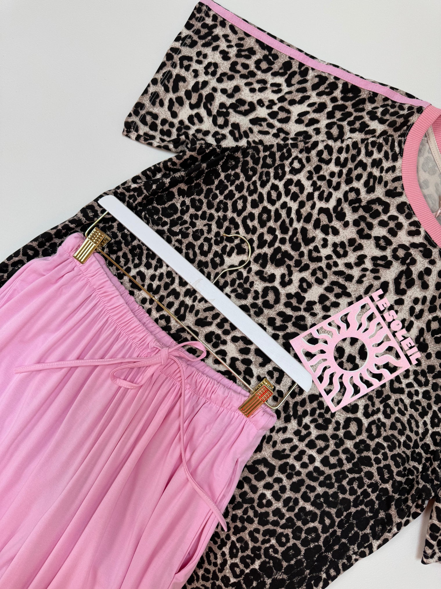 Statement Shirt leo LE SOLEIL ROSA mit seitlichen Streifen