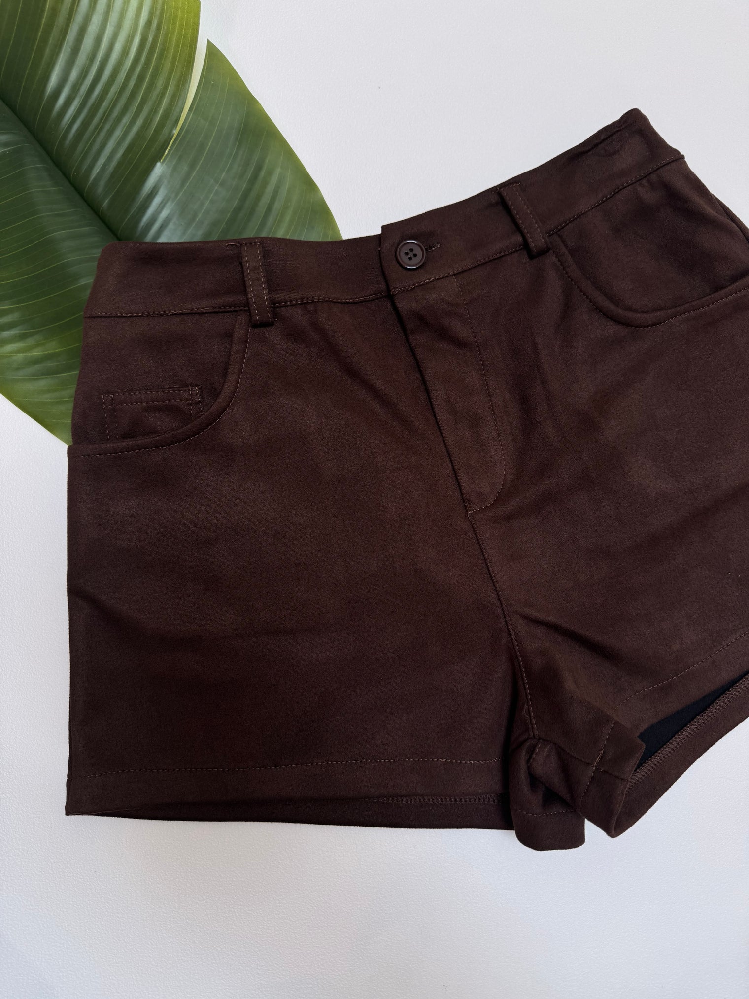 Velours Shorts mit elastischem Bund dark chocolate