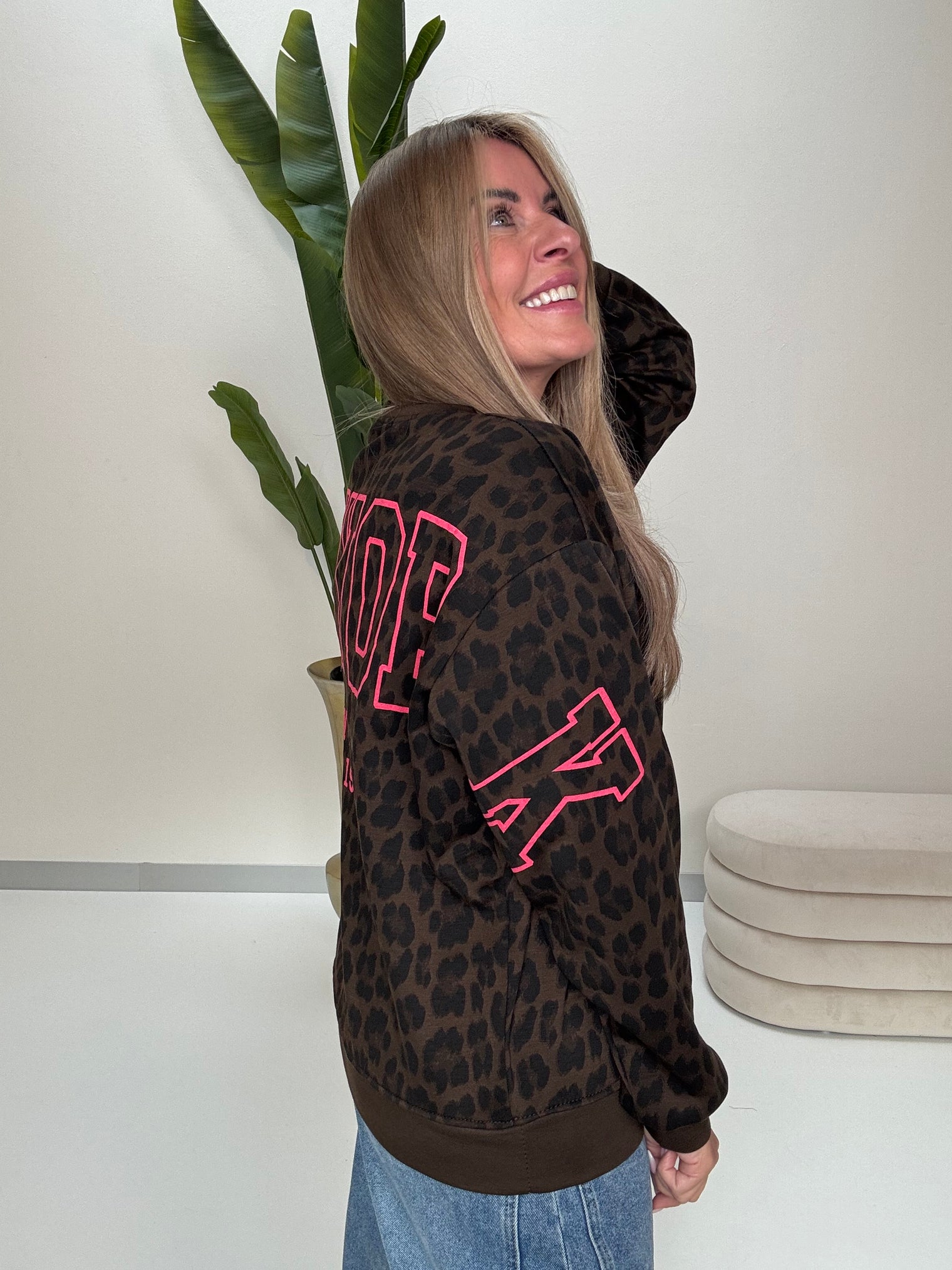 Butterstoff Pullover LEO mit Rückenprint NEW YORK dark chocolate