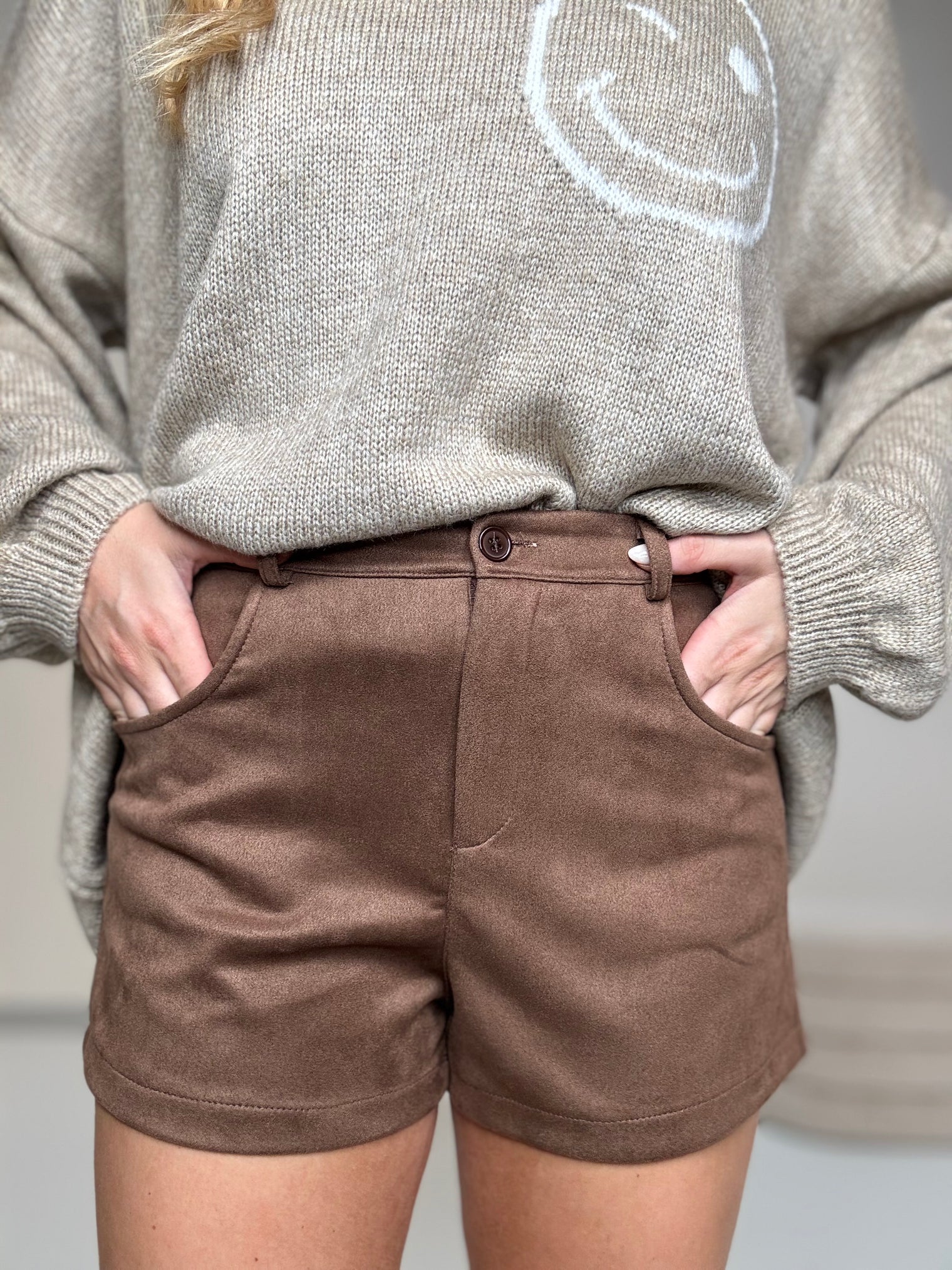 Velours Shorts mit elastischem Bund mocha