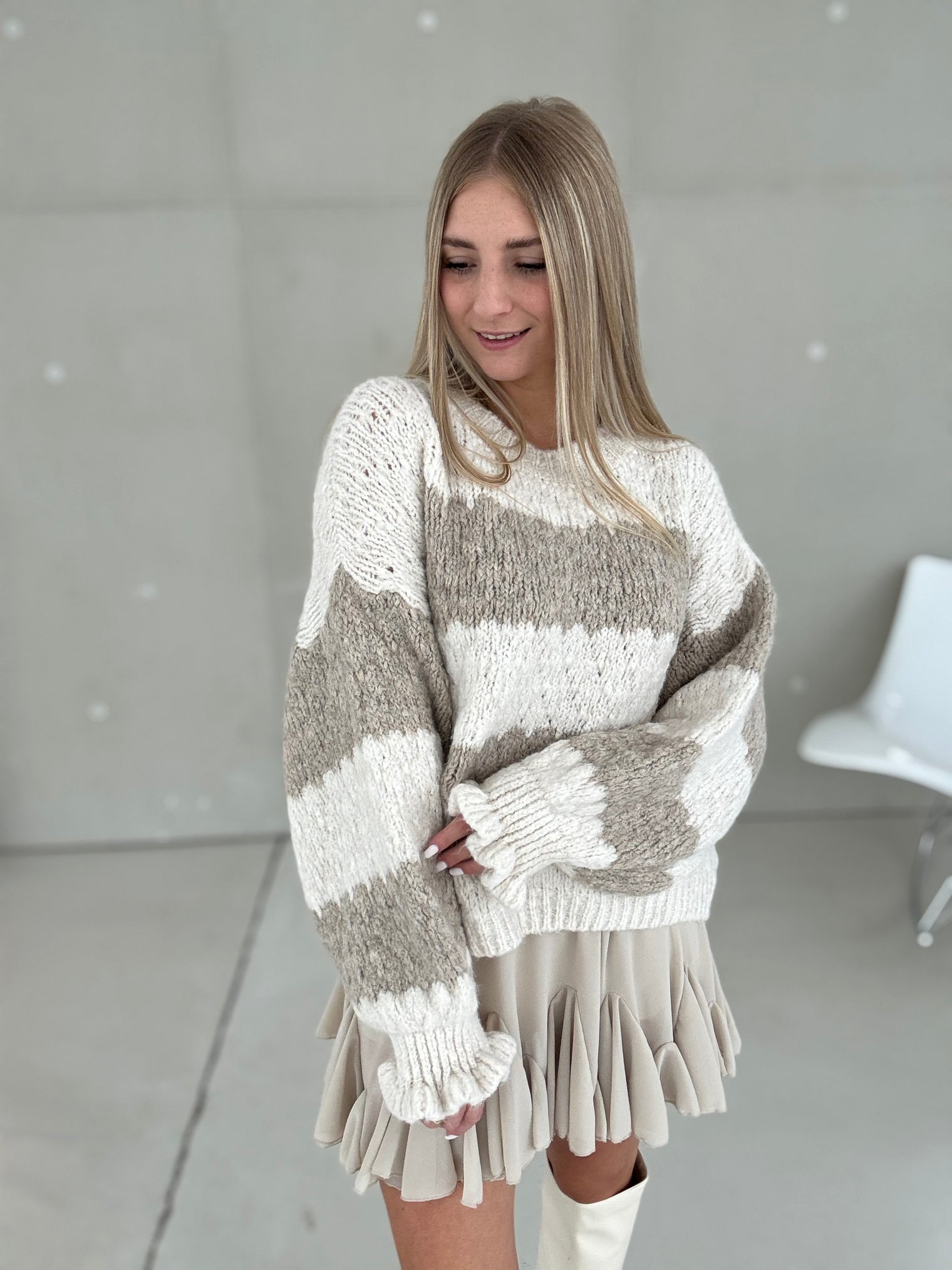 Kuschelweicher Strickpullover SOFT TAUPE weiß