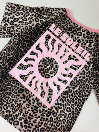 Statement Shirt leo LE SOLEIL ROSA mit seitlichen Streifen