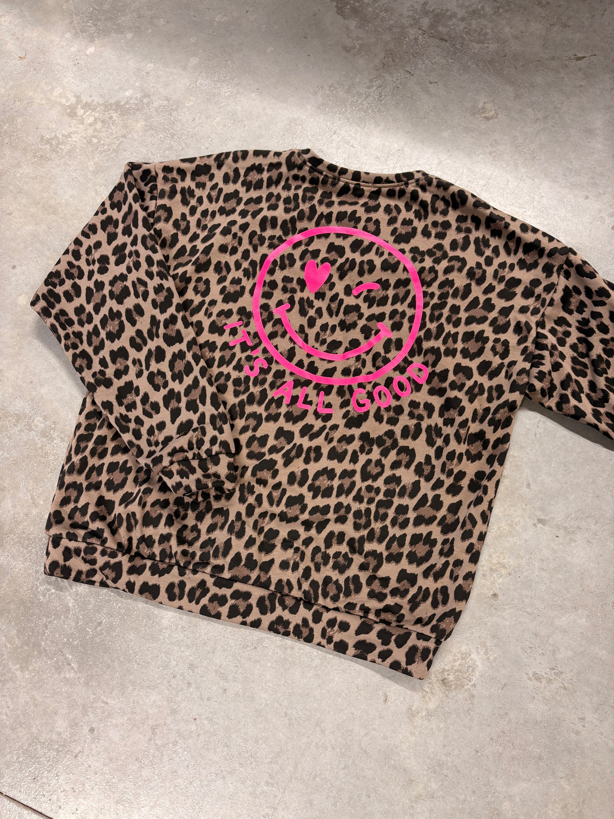 Oversize Sweater taupe Leo ITS ALL GOOD creme mit Rückenprint