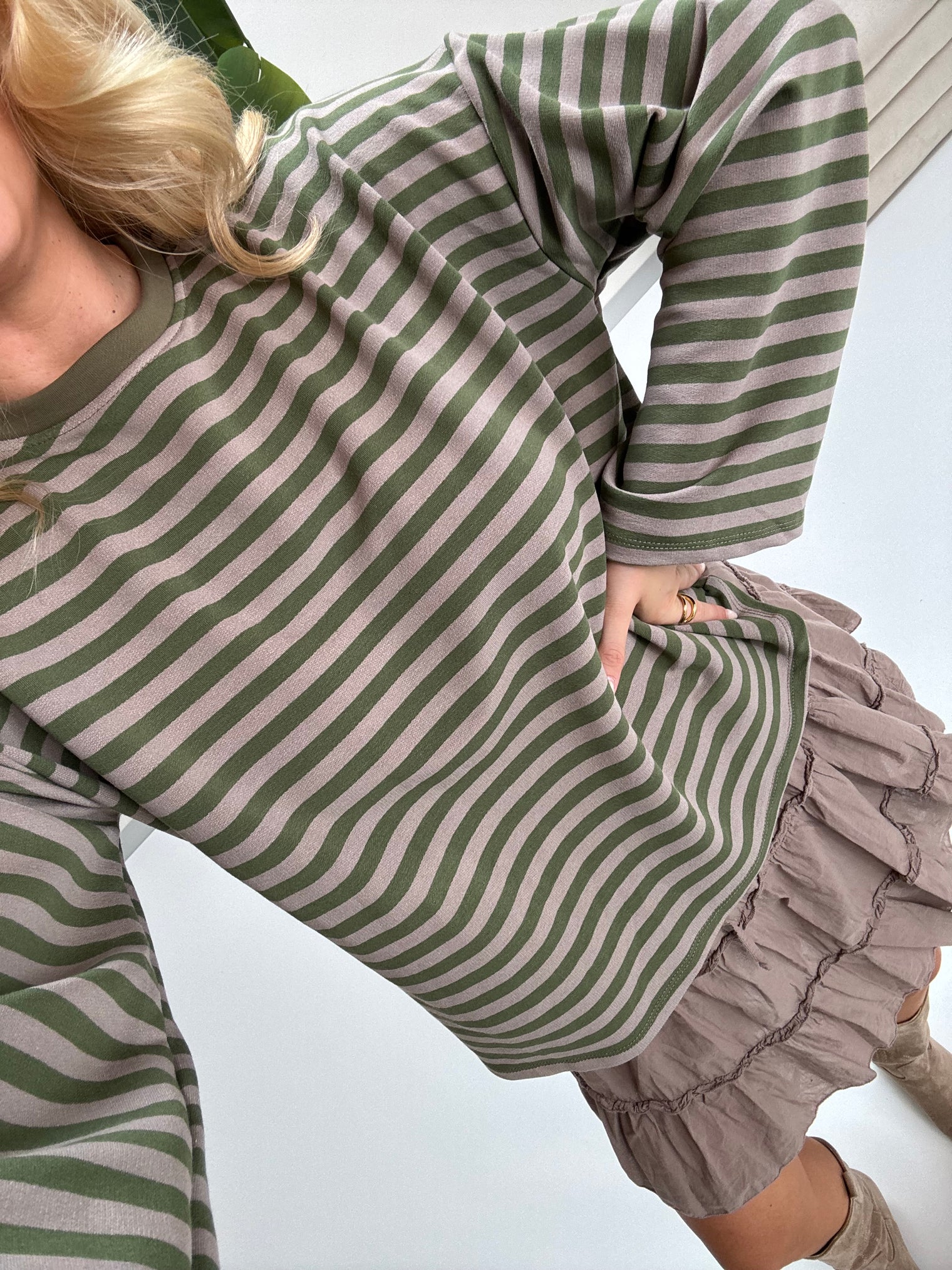 Longsleeve mit leicht ausgestelltem Ärmel STRIPES hell-/dunkelgrün