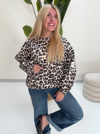 Butterstoff Sweater mit Patch am Ärmel creme LEO schwarz/taupe