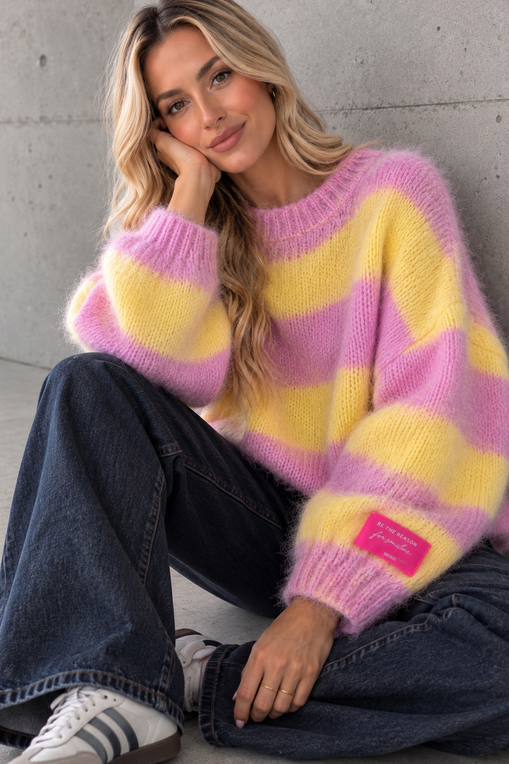 Strickpullover mit Patch rosa/gelb