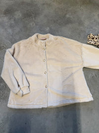 Teddyjacke Creme mit goldenen Knöpfen