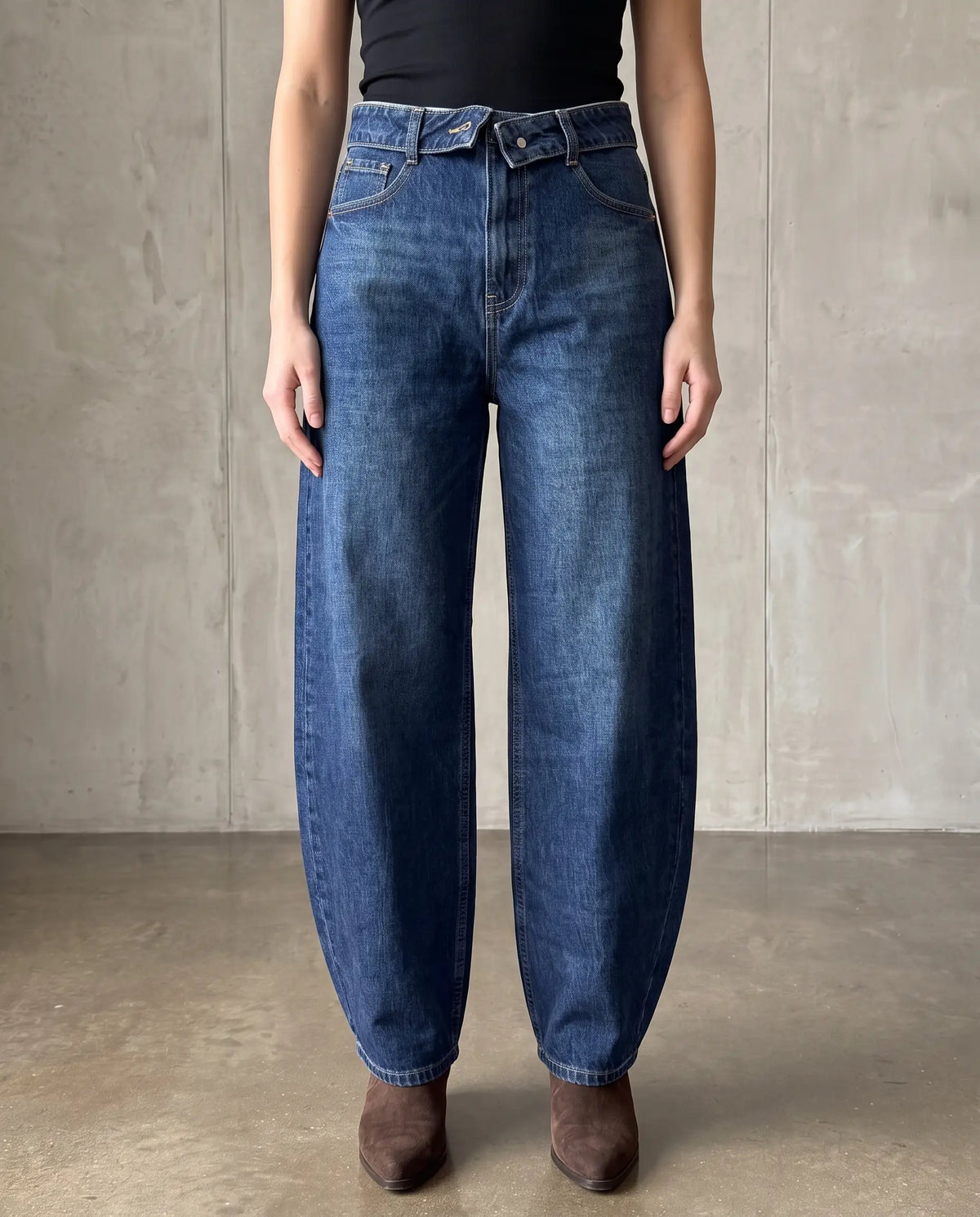 Ballon/Barrel Jeans mit umgeklapptem Fashion Bund