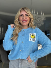 Kuschelige Strickjacke mit Smiley Patch blau