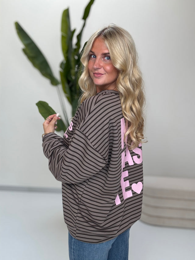 Sweater mit Rückenprint taupe/coffee geringelt NAMASTE