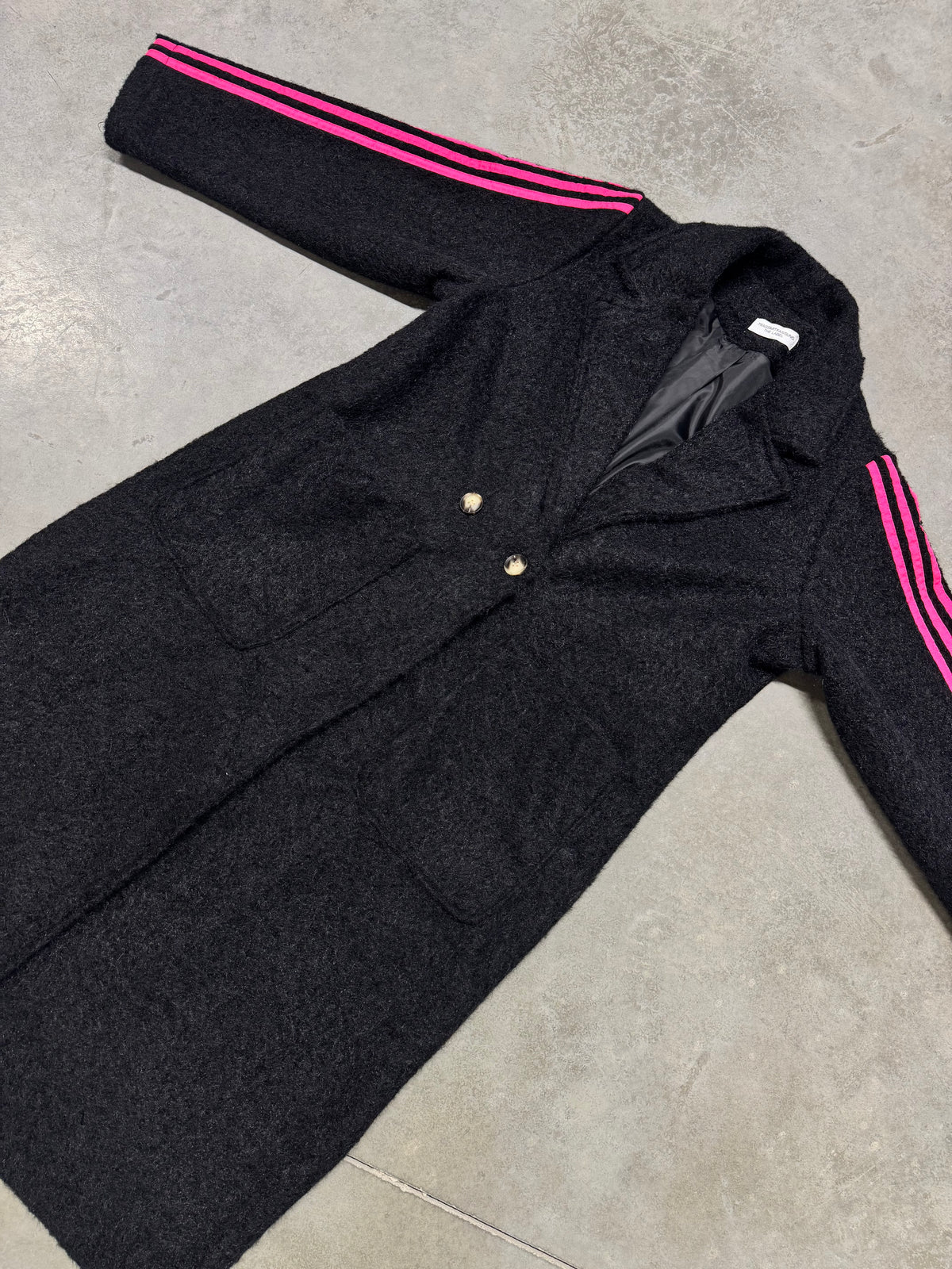 Mantel SPORTY COZYNESS schwarz/pink mit seitlichen Streifen