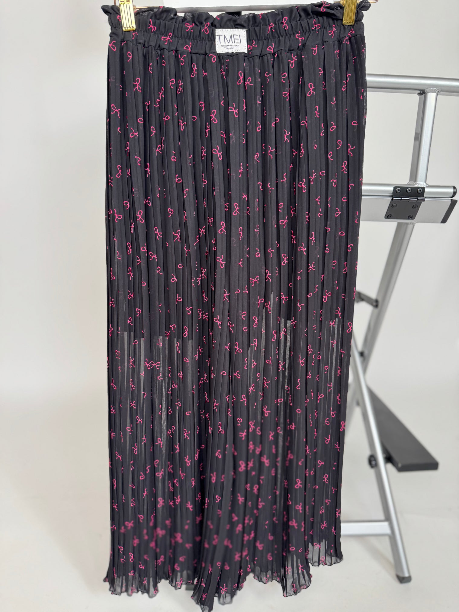 Plisseehose schwarz mit Patch LOVELY BOWS pink
