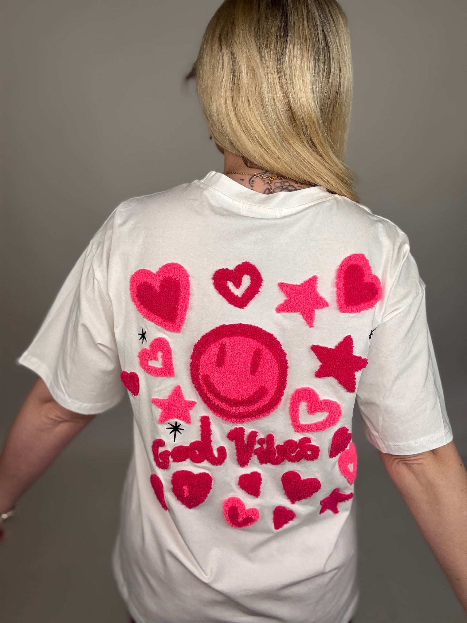Statement Shirt weiß RÜCKENPRINT Good Vibes hotpink/Rosa