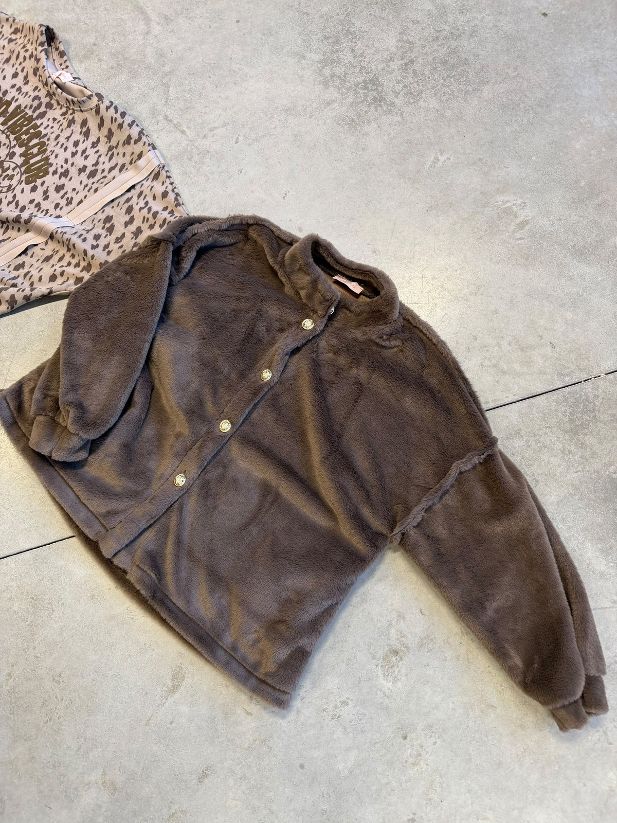Teddyjacke Braun mit goldenen Knöpfen