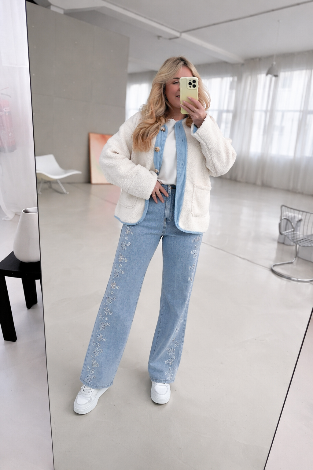 Stretch Jeans Wilde Leg mit Loch Strickerei