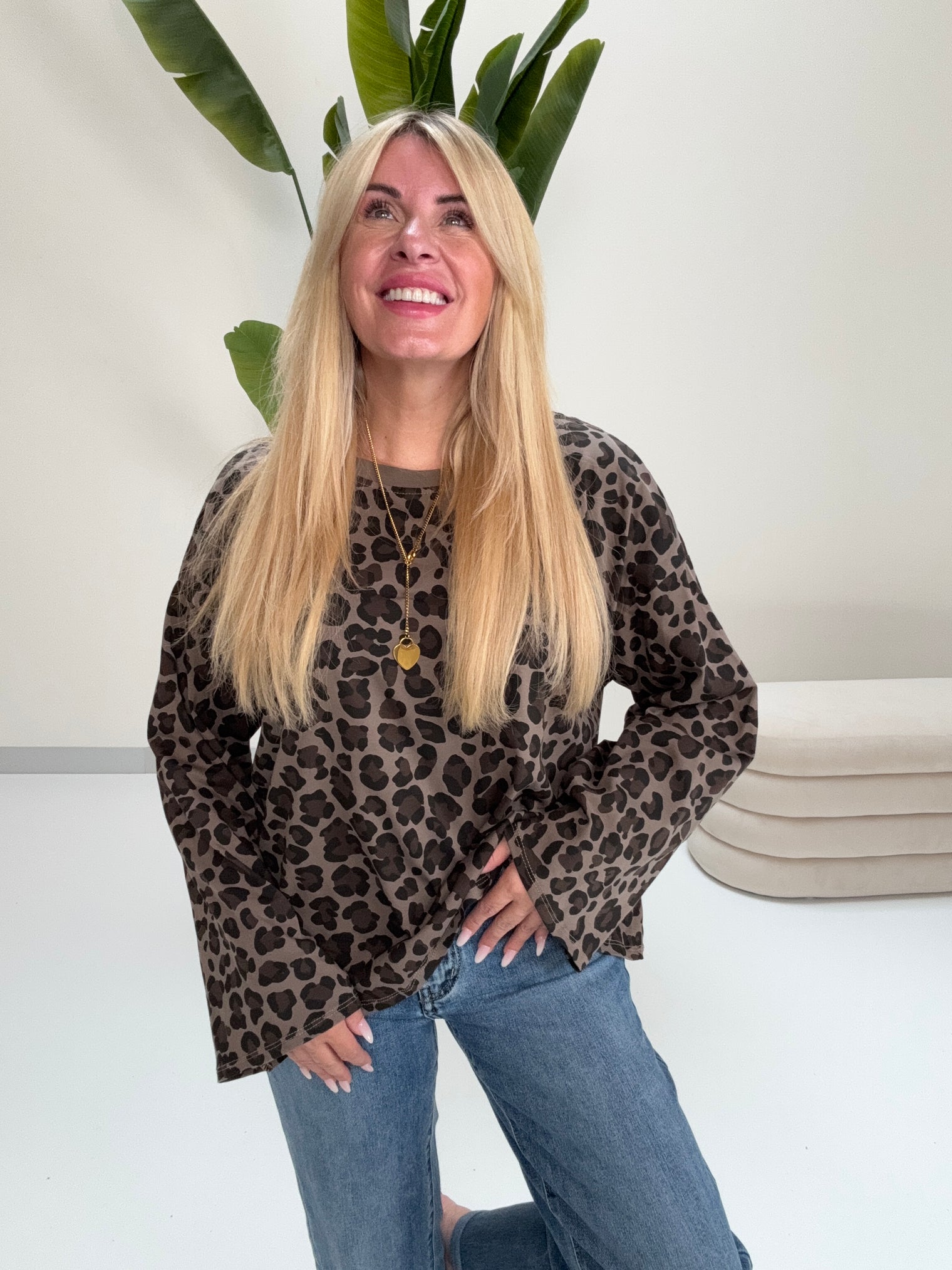 Longsleeve mit leicht ausgestelltem Ärmel taupe LEO schwarz/chocolate