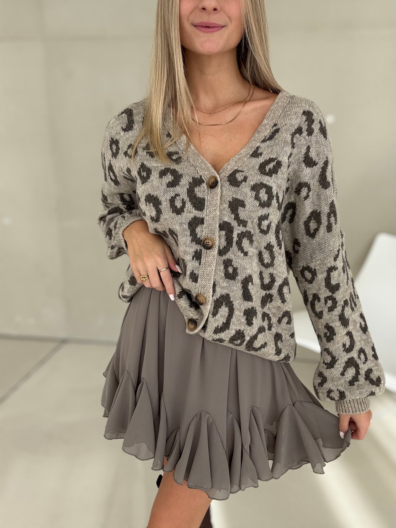 Strickjacke creme LEO Lover taupe