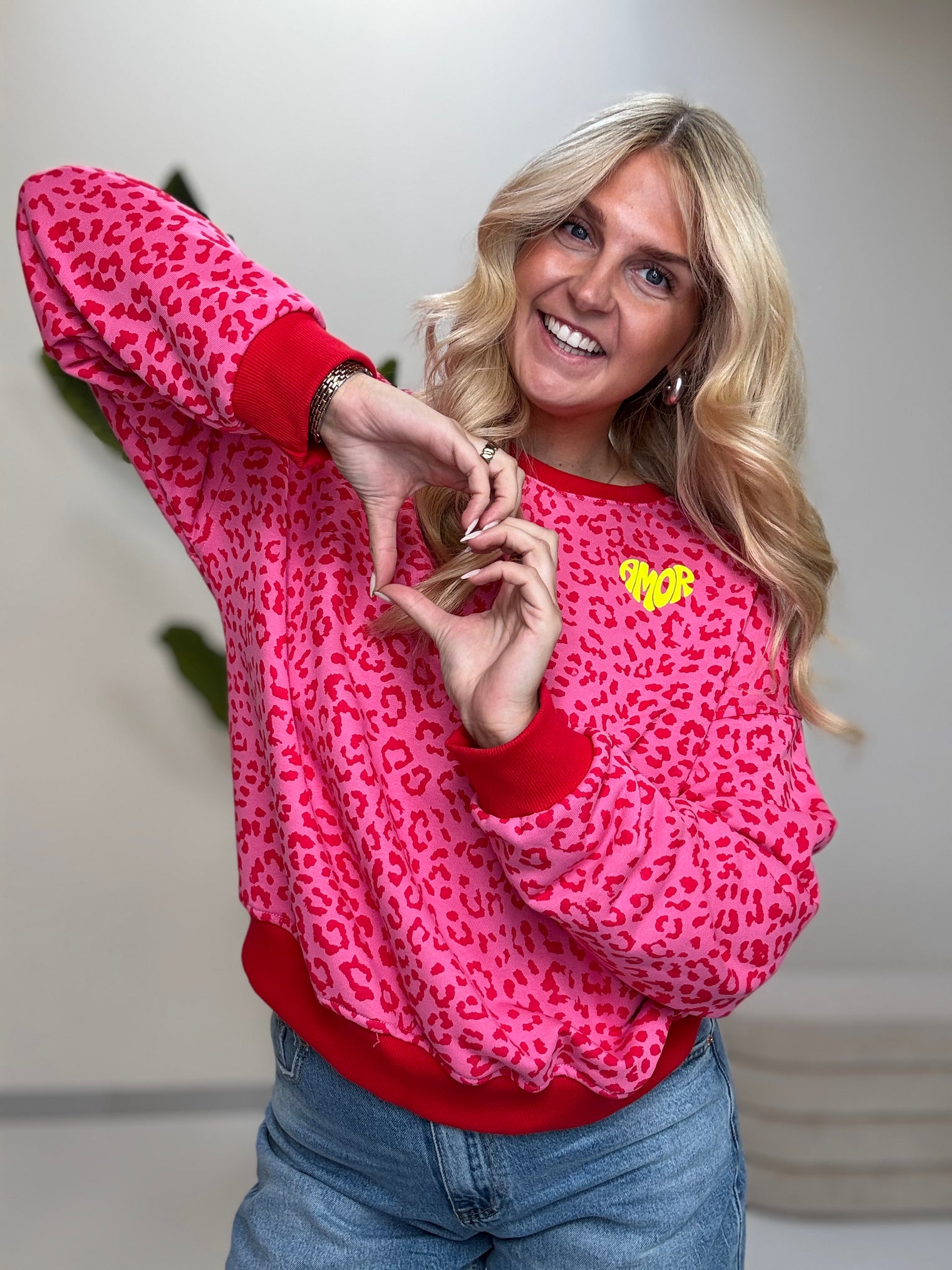Sweater mit Rückenprint AMOR CLUB rot leo