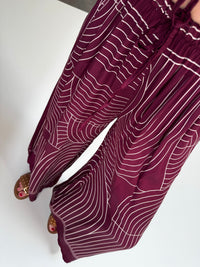 Luftige Sommerhose LUXURY CLEAN GIRL mit Seidenoptik burgundy