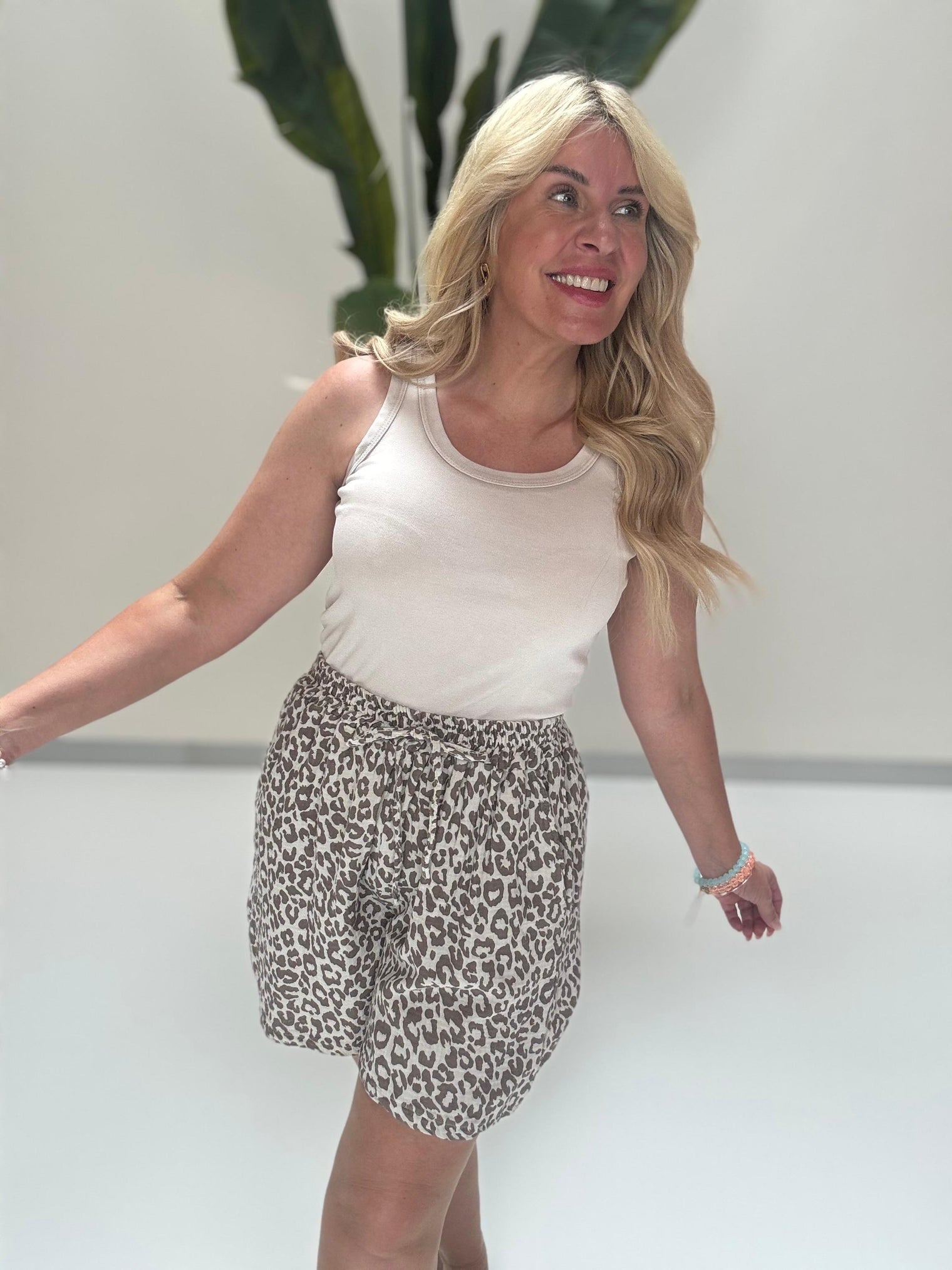Musselin Shorts Creme LEO LOVER taupe