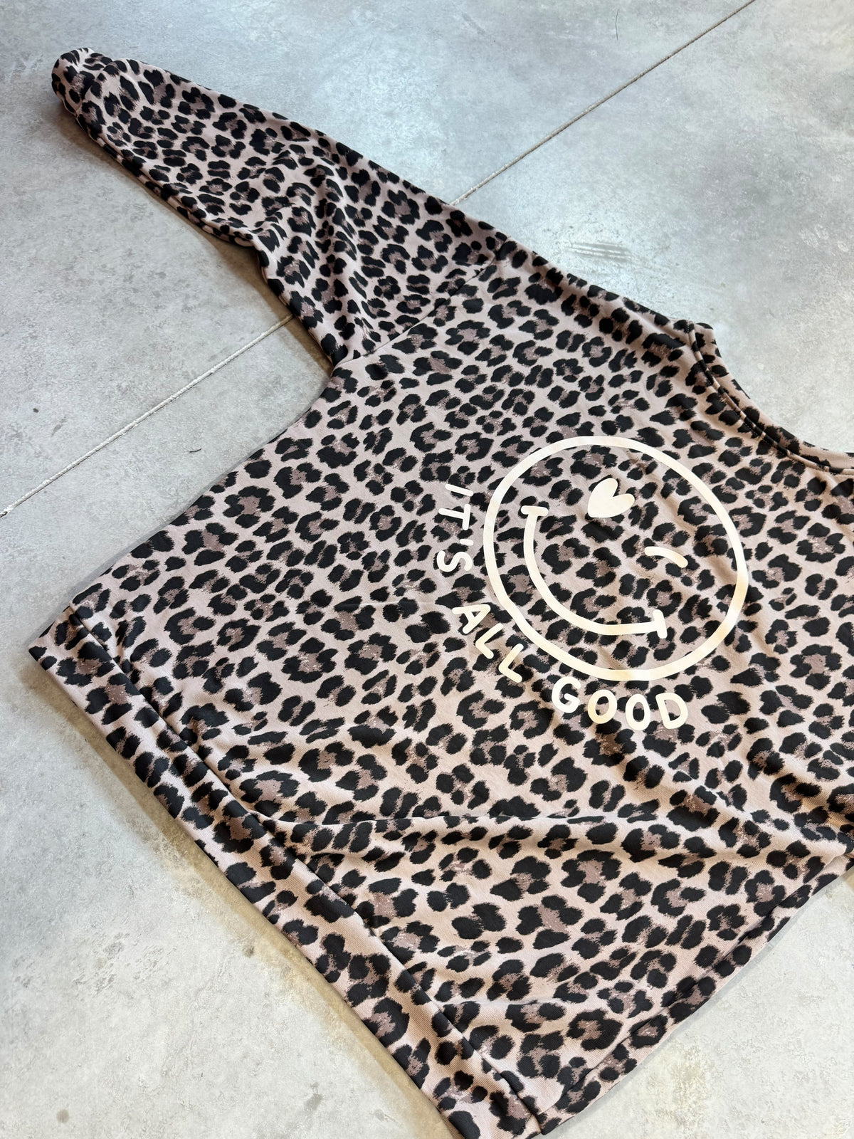 Oversize Sweater taupe Leo ITS ALL GOOD creme mit Rückenprint