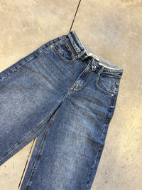 Ballon/Barrel Jeans mit umgeklapptem Fashion Bund light washed details
