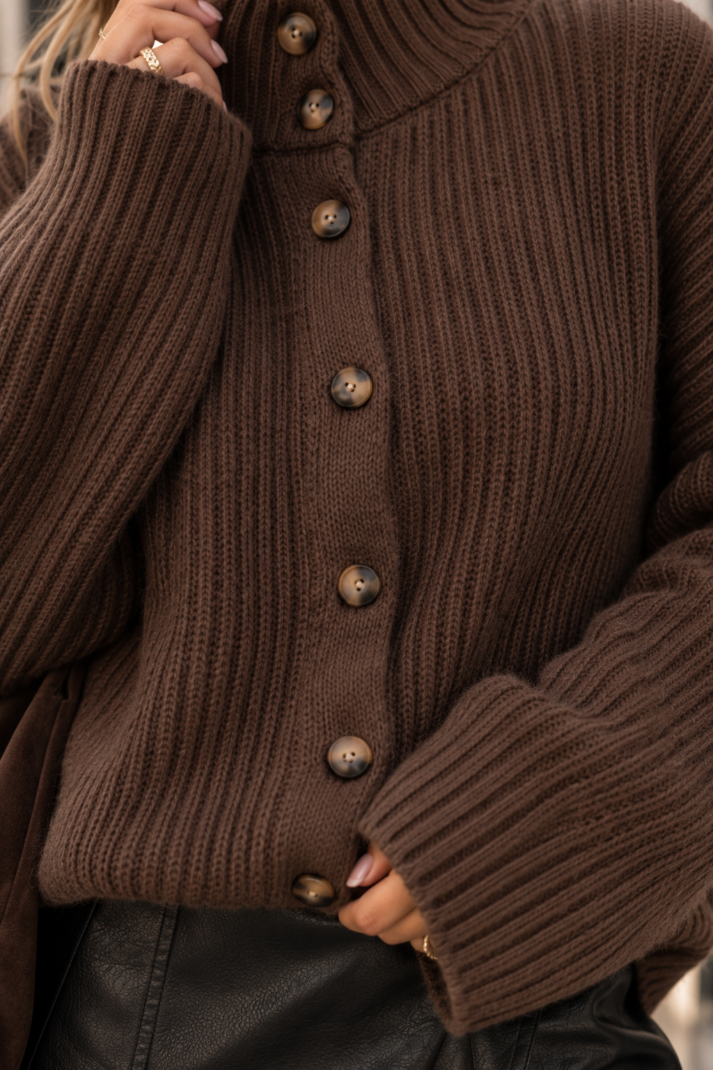 Strickjacke mit Knopfleiste braun