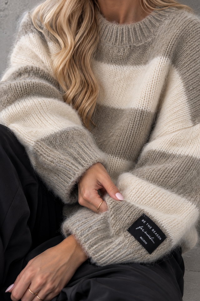 Strickpullover mit Patch creme/beige