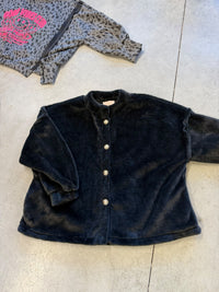 Teddyjacke Schwarz mit goldenen Knöpfen