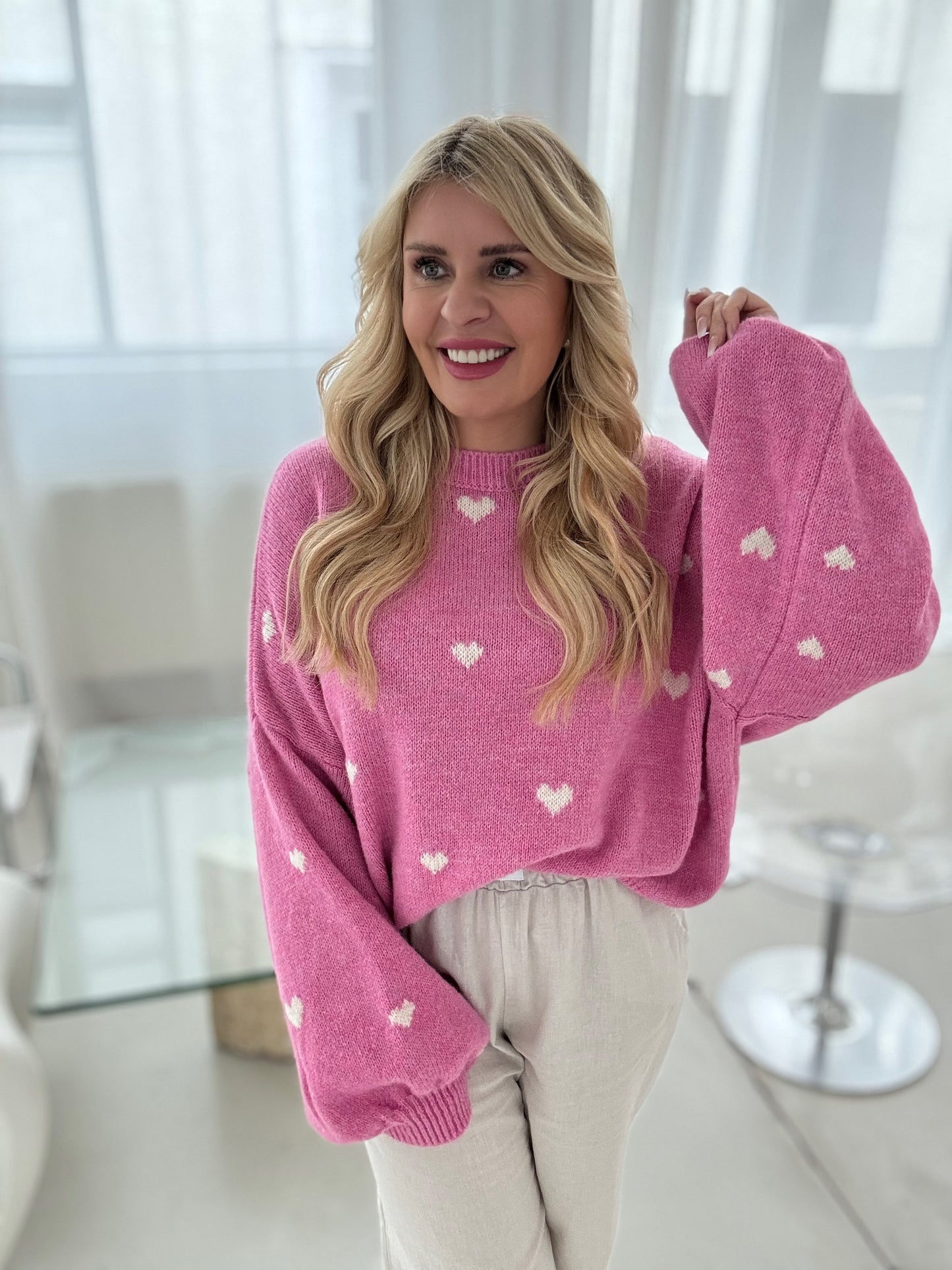 Pullover pink mit weißen Herzen