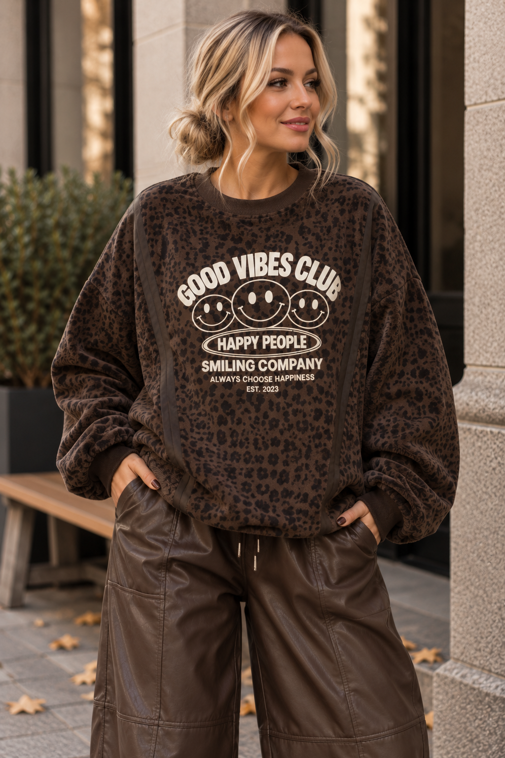 Butterstoff Sweater Good Vibes Club chocolate/schwarz REH