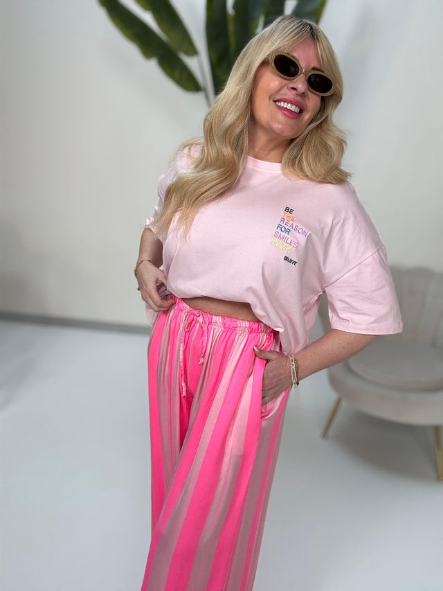 Statement Shirt rosa BE THE REASON FOR SMILES TODAY