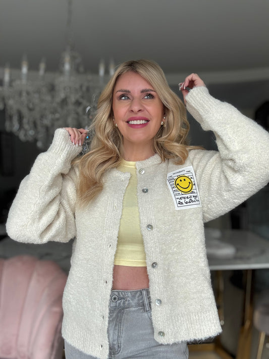 Kuschelige Strickjacke mit Smiley Patch creme