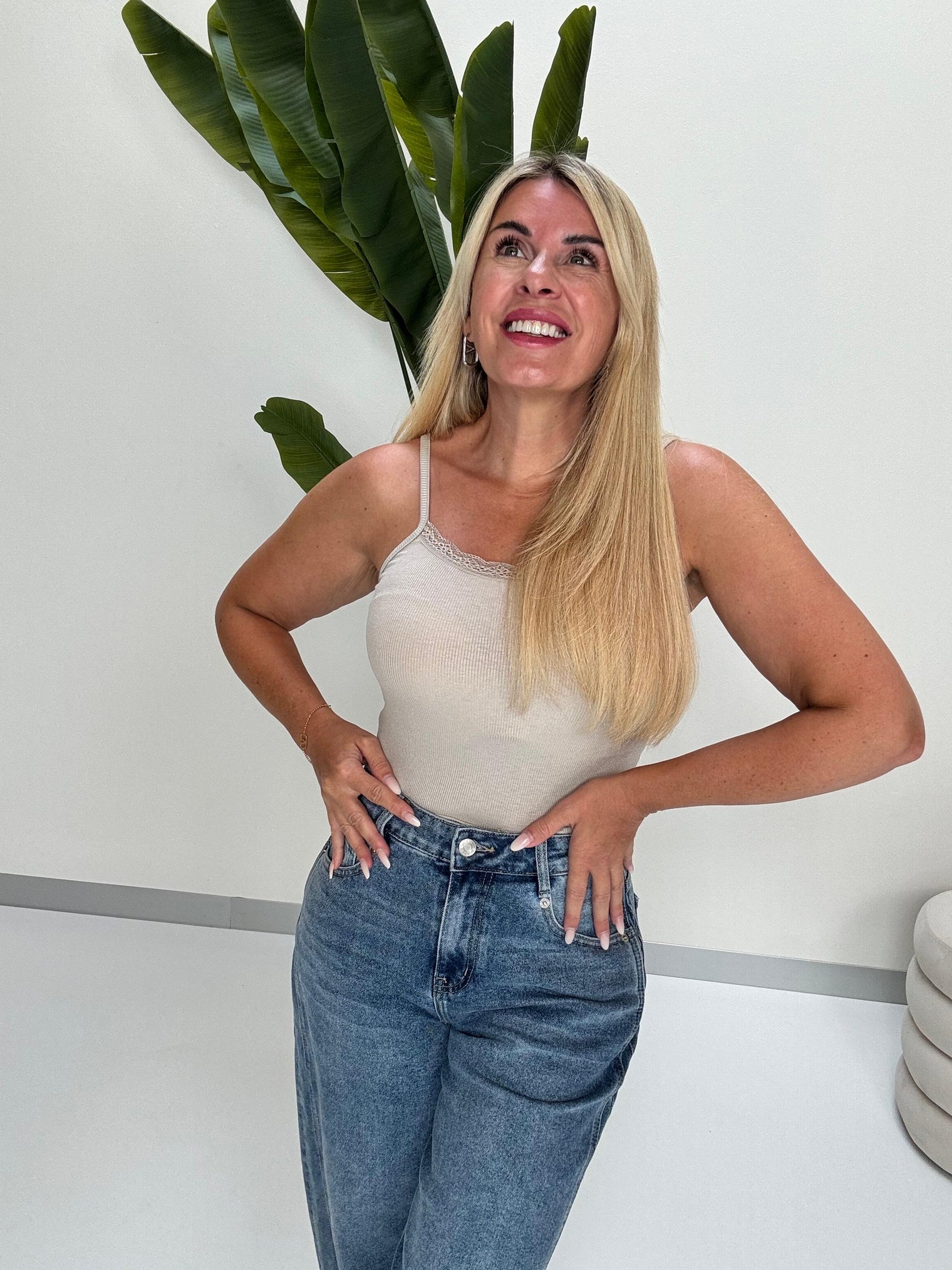 Ripp Spaghettiträger Top Cropped mit Spitze creme
