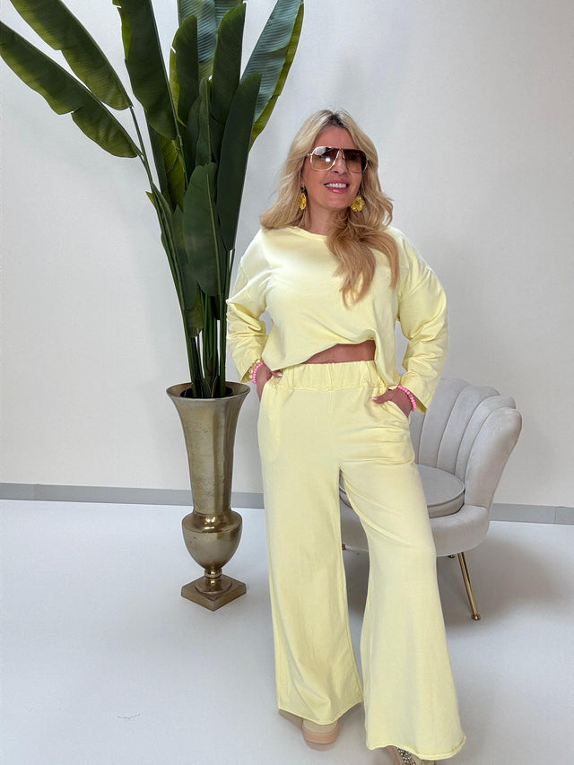 Hose mit ausgestelltem Bein buttermilk lemon