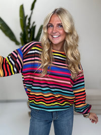 Butterstoff Sweater mit Patch am Ärmel schwarz/rainbow